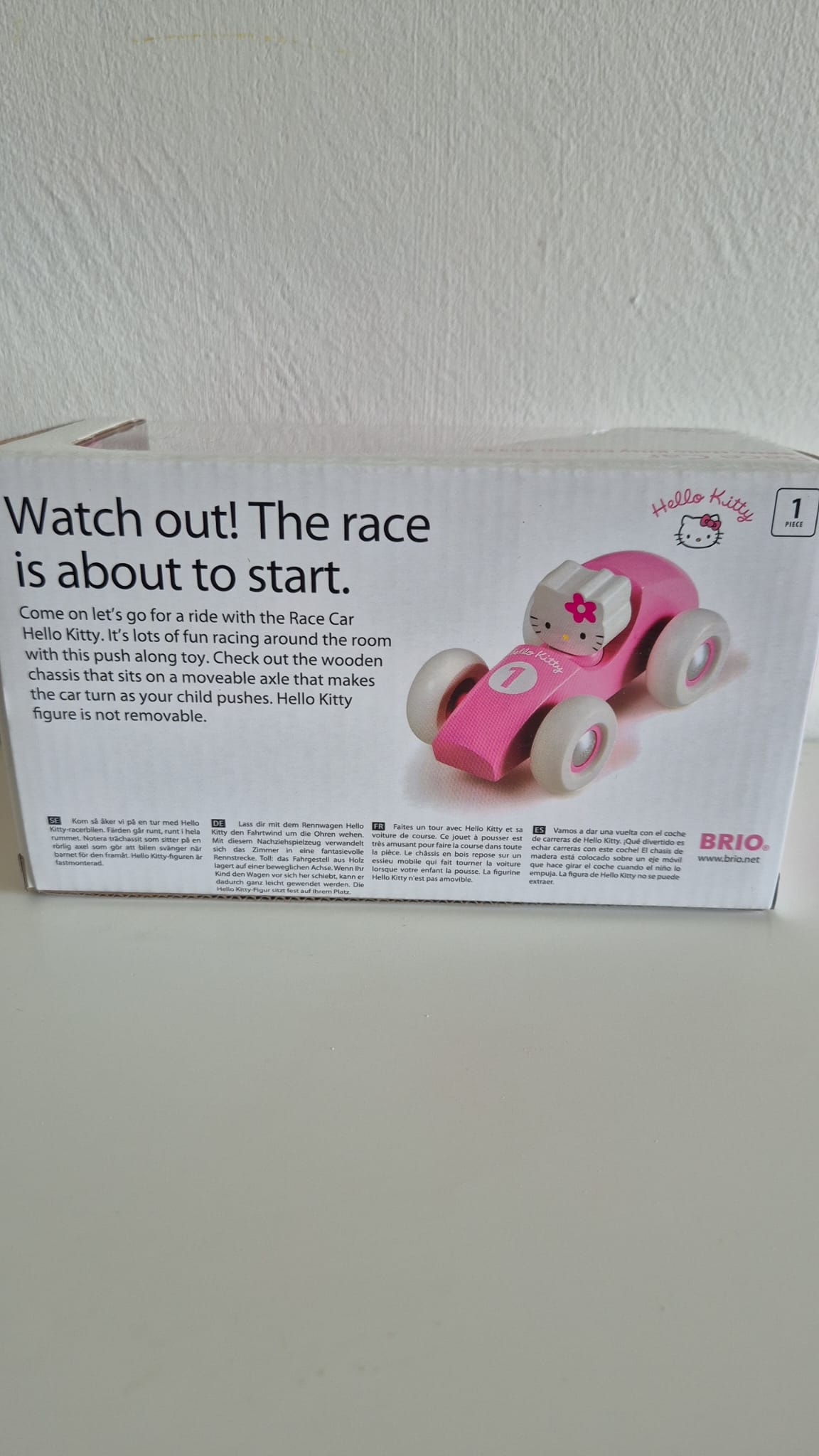 Cadeauverpakking met roze baby duwauto – ideaal eerste speelgoed voor jonge kinderen