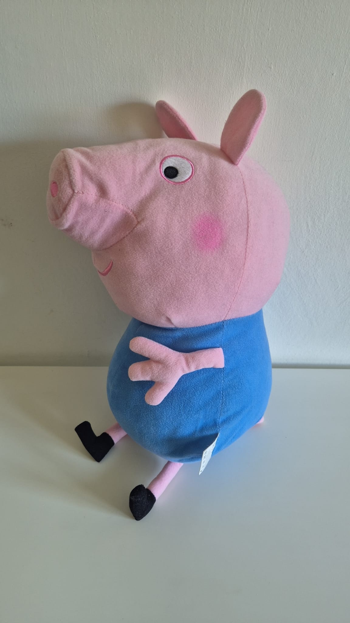 George Pig knuffel in blauwe outfit – pluche speelgoedvarken uit Peppa Pig, geschikt voor jonge kinderen