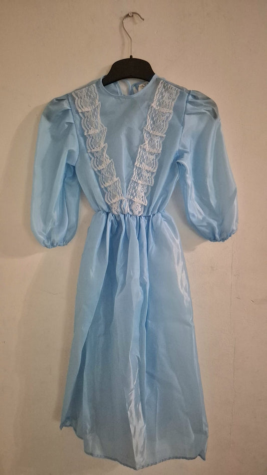 Lichtblauwe prinsessenjurk voor meisjes met lange mouwen en witte kanten details – verkleedjurk ideaal voor carnaval of sprookjesfeest
